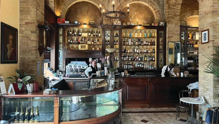 Il Caffè Svizzero, ancora oggi aperto a Cagliari