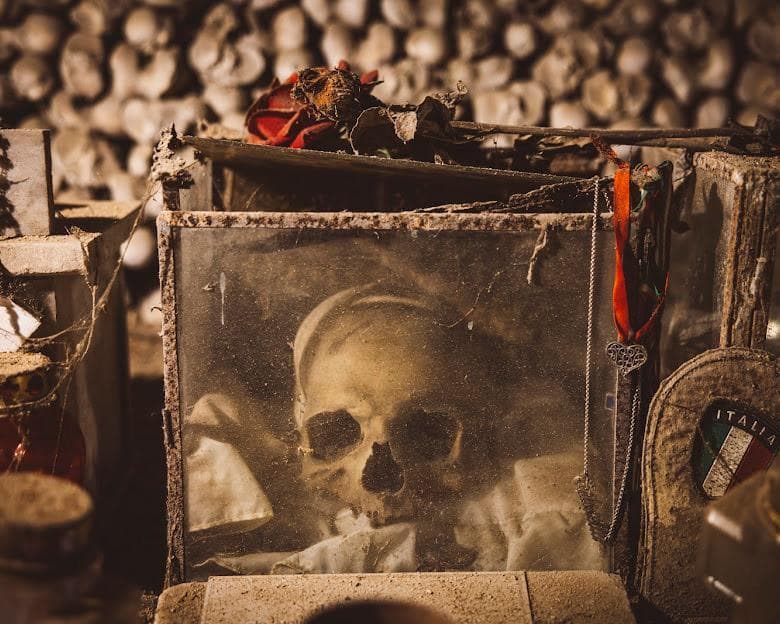 Un'immagine del cimitero delle Fontanelle