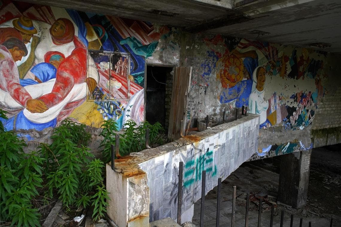 Pripyat'ta bir binanın iç avlusu. (fotoğraf: Riccardo Venturi/UNEP)