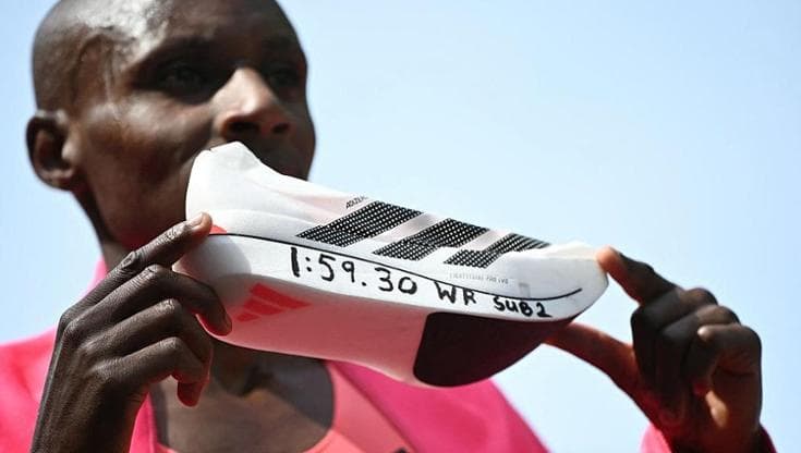 Cos’hanno di speciale le scarpe che hanno corso la maratona di Londra in meno di due ore