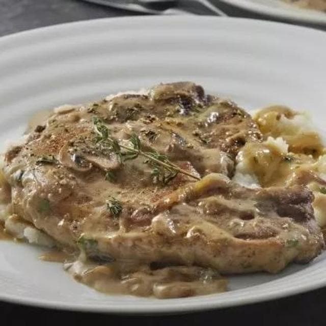 La saga degli Stroganoff e quella fettina di manzo diventata comfort food