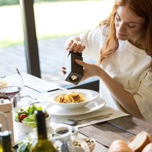 Stop alla dittatura delle diete “Anche una carbonara può far bene alla salute”