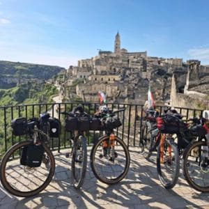 In sella da Brindisi a Roma: il tour in bicicletta a sostegno della prevenzione oncologica