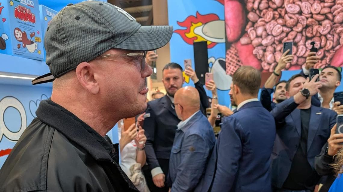 Gigi D'Alessio a Tuttofood (@LaraLoreti)