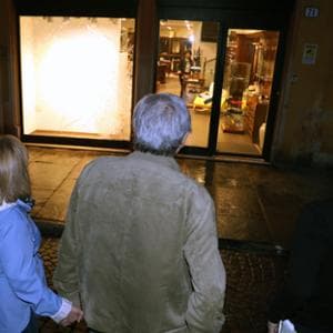 Auto sulla folla a Modena, le origini del colpevole e il silenzio sugli eroi
