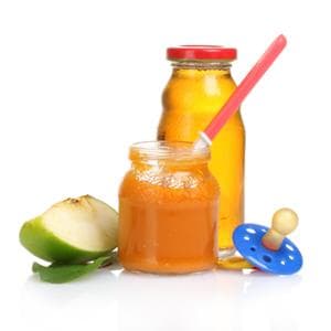 Greenpeace: microplastiche e sostanze chimiche nel cibo per bambini