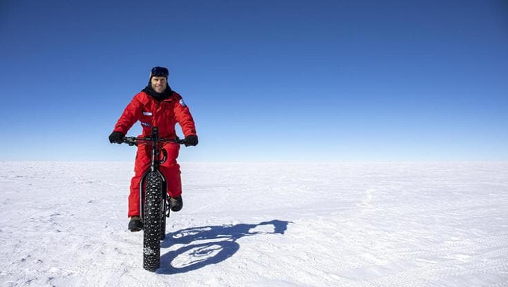 Marco Buttu durante una delle spedizioni in Antartide (2020), con PNRA (Programma Nazionale di Ricerche in Antartide - PNRA) e IPEV (Institut polaire français Paul-Émile Victor).