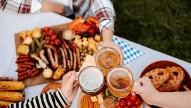 Birra al sole: come sceglierla, servirla e abbinarla fuori casa