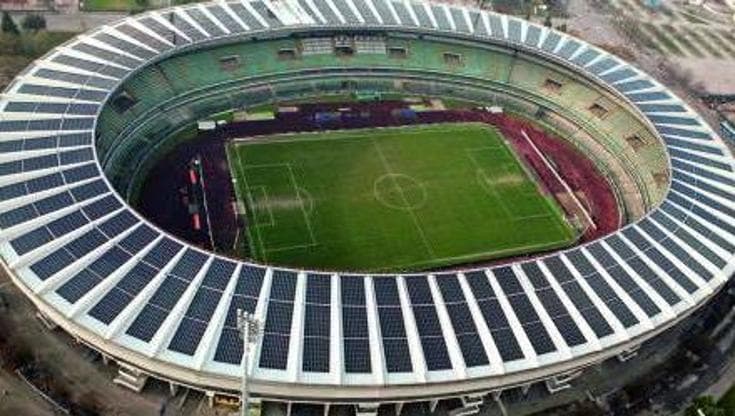 La copertura dello stadio di Verona ospita uno dei più grandi tetti fotovoltaici d'Europa su un impianto sportivo