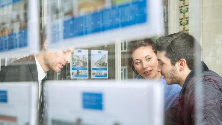 L’agente immobiliare non vende più solo case: oggi deve convincere anche gli algoritmi