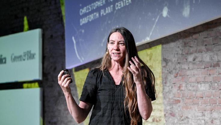 Toby Kiers, biologa evoluzionista, direttrice di Spun e vincitrice del Tyler Prize 2026, al G&B Festival