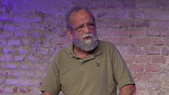 Covatta: "I vecchi sono rabbiosi, fanno le guerre, ma a combattere ci mandano i giovani"