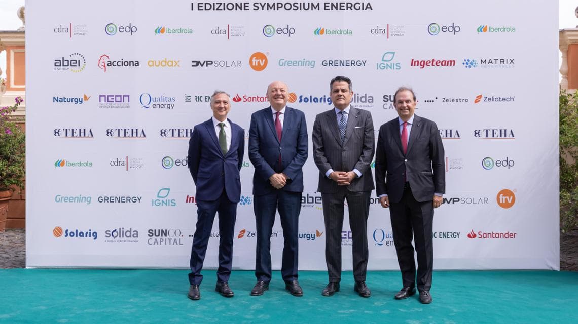 Al centro il ministro Pichetto Fratin e l'ambasciatore Miguel Fernández-Palacios con Aurelio Regina (a destra) e Valerio Faccenda (a sinistra)