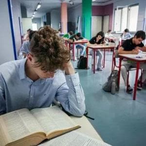 Yetişkinlik dönemi, çocuklar büyüme cesareti arayışı içinde 'uzanıyor'