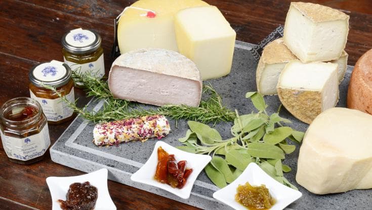 Forme, gusto e racconto: nei cheese bar il formaggio è cultura