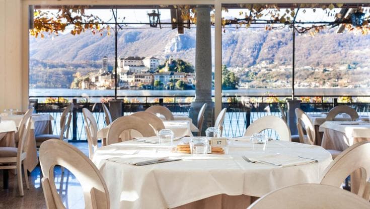La panoramica sala del Leon d'Oro a Orta San Giulio