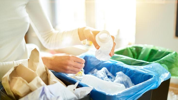 Perché la plastica nera finisce in discarica e come un sensore termico potrebbe evitarlo