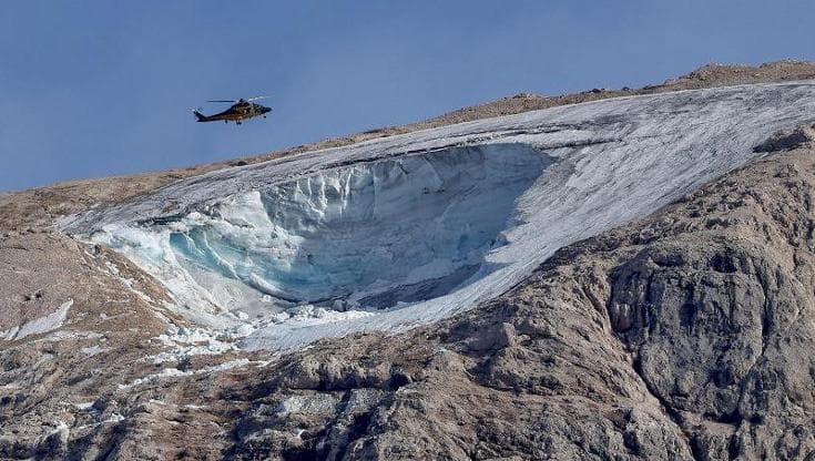 Marmolada, svelate le cause della valanga: caldo record e acqua nei crepacci
