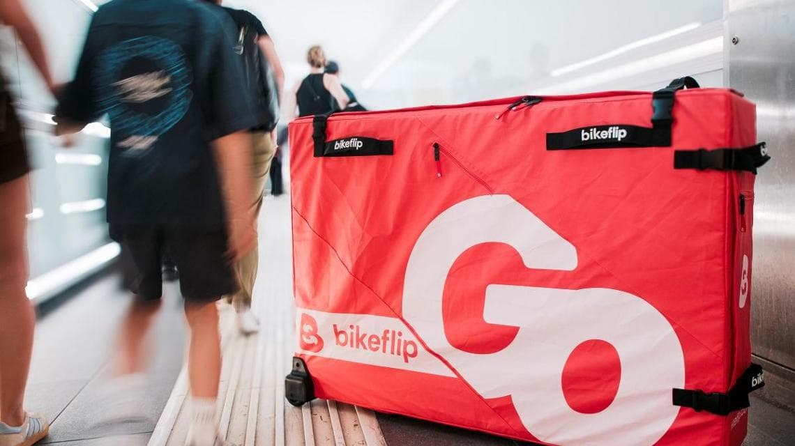 Tatilde stres olmadan bisiklete binmek mi? Bikeflip onu yüksek teknolojili bir kabukla korur ve istediğiniz yere gönderir