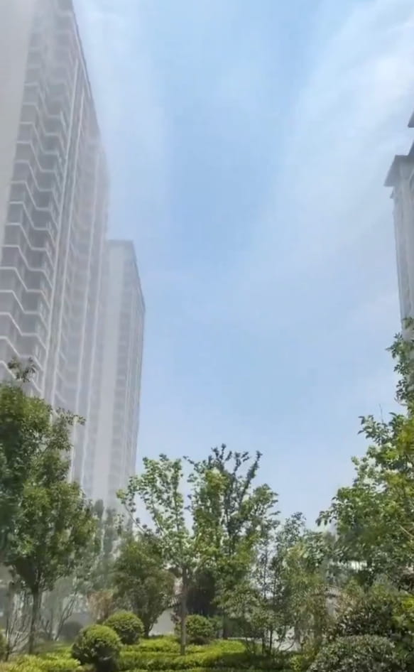 Çin'de nem karşıtı çözüm: Çatılardan gelen yapay yağmur, ısıyı 8 derece düşürüyor