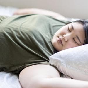 Bastano novanta minuti di sonno in meno a notte per ingrassare