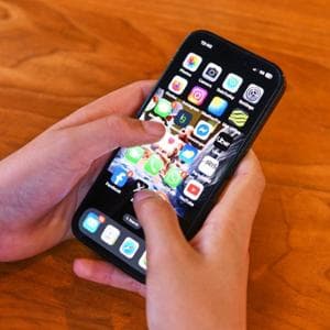 Phishing, come segnalare gli SMS truffa alla polizia postale