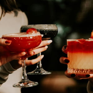 GenZ, perché hanno smesso di bere, e cos’è la sober curiosity?