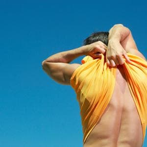 Caldo estremo: come vestirsi per abbassare la temperatura di almeno due gradi