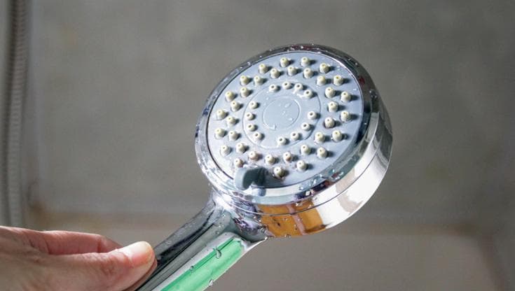Come eliminare il calcare dal soffione della doccia senza usare prodotti chimici