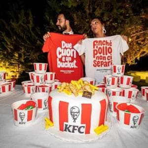 Il buffet del matrimonio? Una coppia pugliese festeggia con il pollo fritto di Kfc