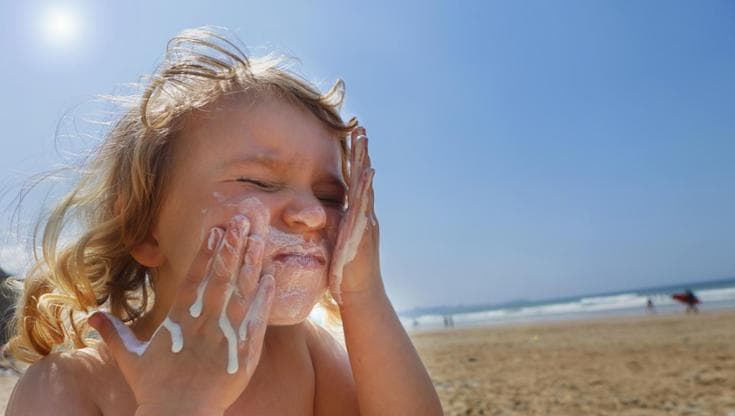 Sole e bambini: come proteggerli durante l'estate