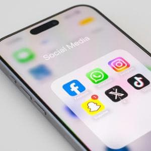 Il debutto precoce sui social ha un impatto negativo sul rendimento scolastico