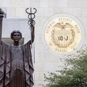 E se l’industria dell’IA diventasse ‘too big to fail’. Schmid della Fed pone l'interrogativo