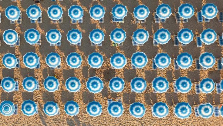Ma l’ombrellone protegge dal caldo? Risponde la scienza
