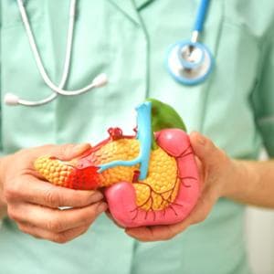 Tumore al pancreas, la Fda approva il farmaco applaudito al congresso. “Ma non è una cura per tutti”