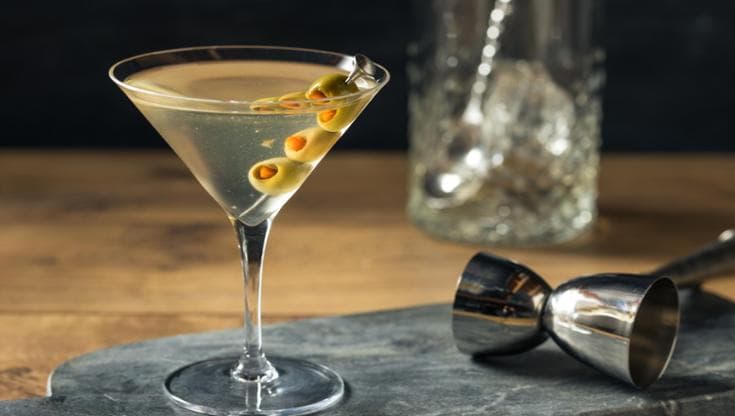 Ecco come le signore londinesi diffondono la moda del Dirty Martini