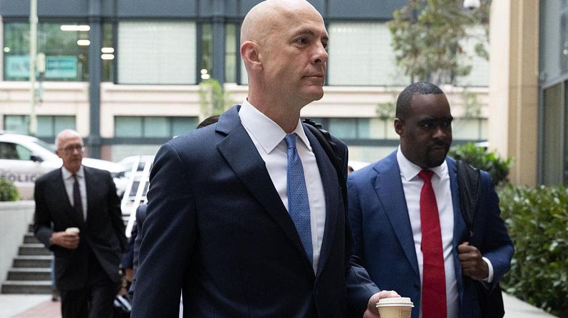(L'avvocato Paul Schmidt, che rappresenta Meta, arriva presso il tribunale federale di Oakland, California. Foto di Benjamin Fanjoy/Getty Images)
