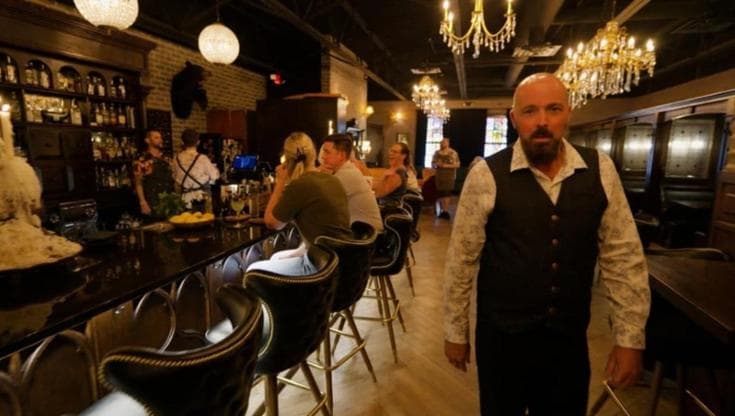 Il cocktail bar nascosto in una stazione di servizio: "Così abbiamo fatturato 5 milioni di dollari"