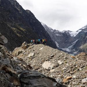 Il ghiacciaio che chiude la strada e cambia la vita della valle