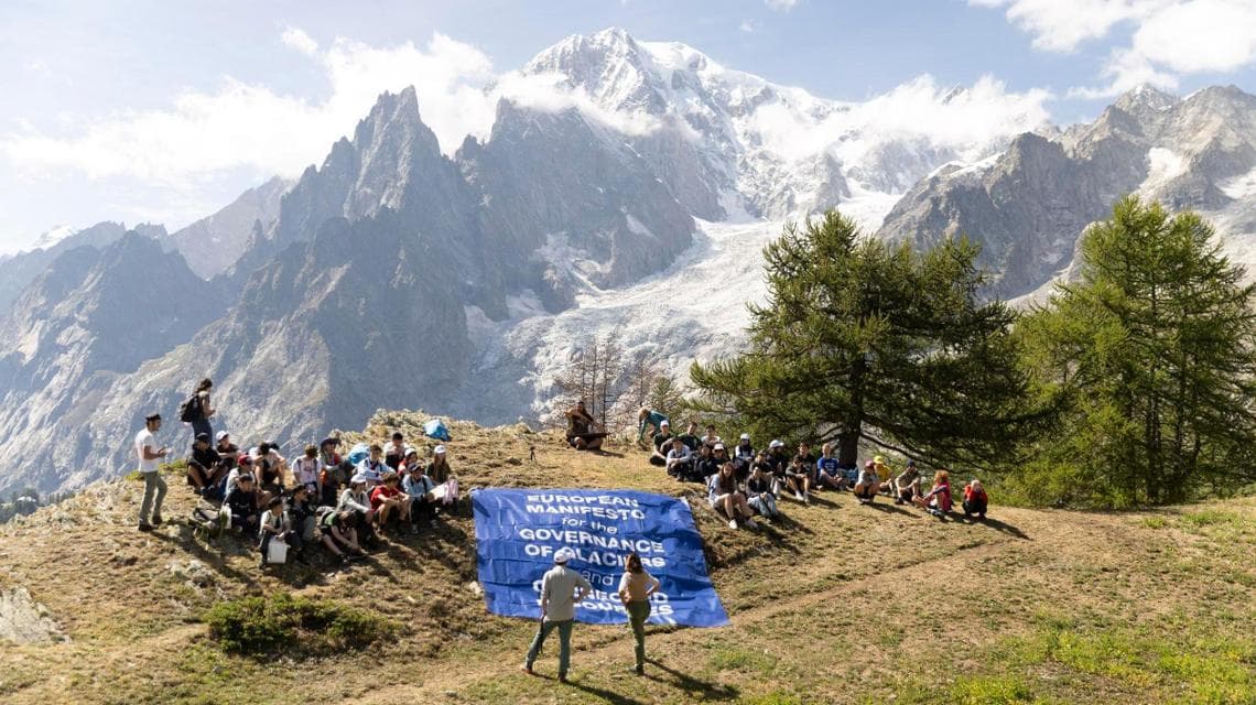 La seconda tappa sul versante italiano del Monte Bianco (foto: Carovana dei Ghiacciai 2026 / Legambiente)
