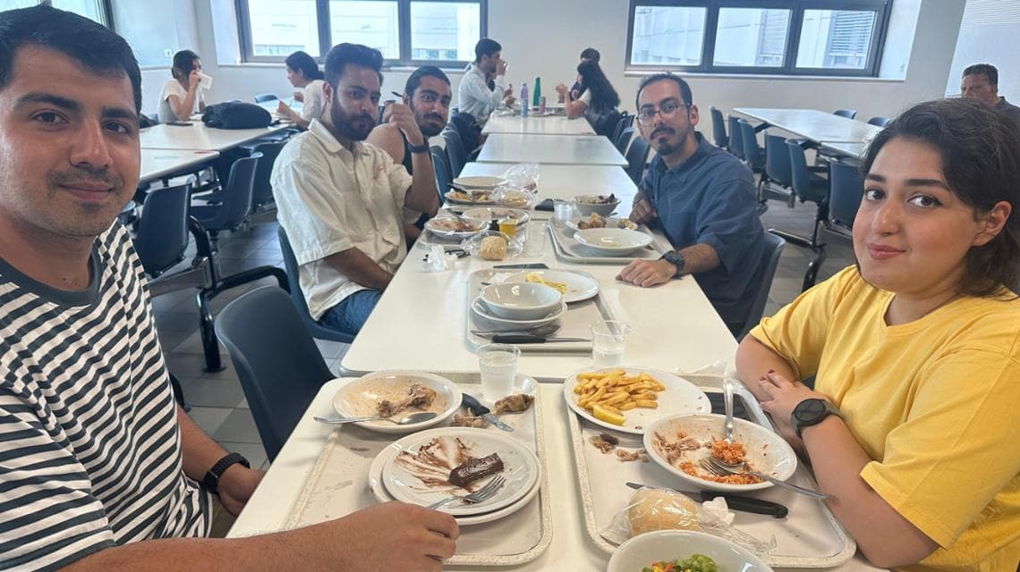 Ragazzi in mensa nell'Università di Bergamo (foto: E. Dragotto)