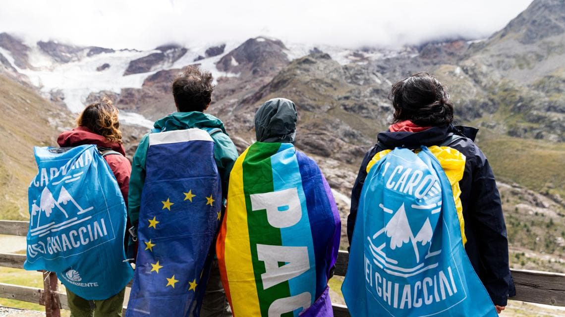 "Montagne e ghiacciai stanno cambiando velocemente a causa della crisi climatica. Serve un nuovo approccio nel frequentare la montagna e più campagne e iniziative di sensibilizzazione e informazione"  (foto: Carovana dei Ghiacciai 2026/Legambiente)