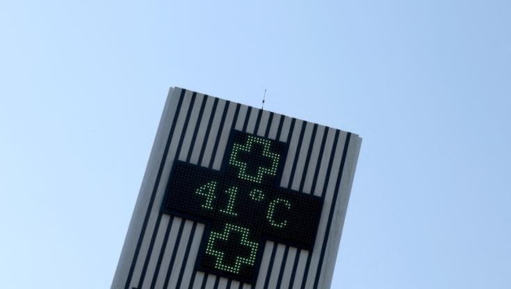 Caldo ed energia: il solare salva la rete, gas e nucleare in affanno, idroelettrico ai minimi