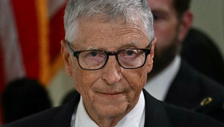 Bill Gates ora teme l’IA: “Aprirà un’era turbolenta”. E propone di vietare lavori alle macchine
