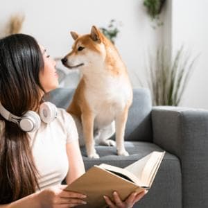 Il tuo cane ti sbatte le palpebre? È per dirti che...