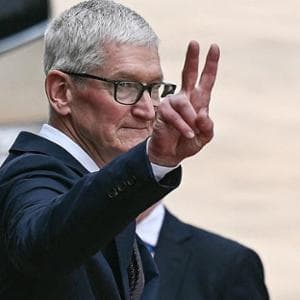 Tim Cook lascia il ruolo di CEO: così ha reso Apple più grande, ricca e potente che mai