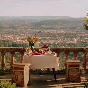 Castelli, ville e tenute di campagna: 10 resort toscani dove una cena è un viaggio nel tempo