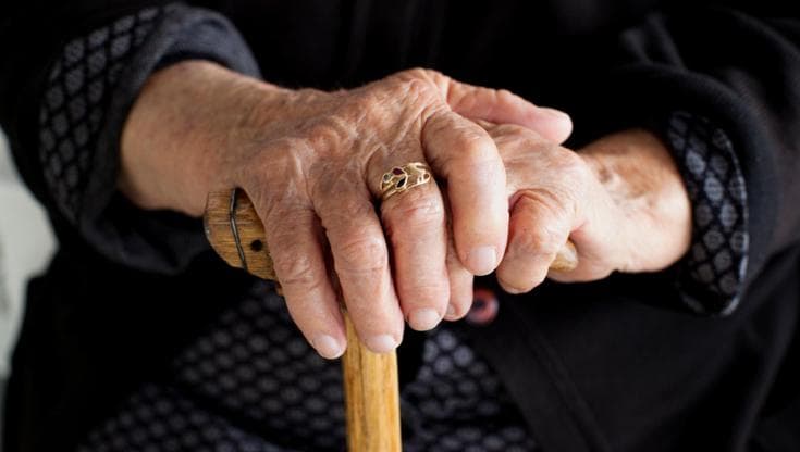 Invecchiamento, cosa accade nel nostro corpo: non avviene nello stesso momento per tutti gli organi