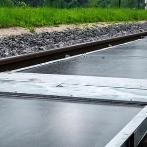 Il “ferrovoltaico”, l’energia pulita prodotta tra i binari dei treni