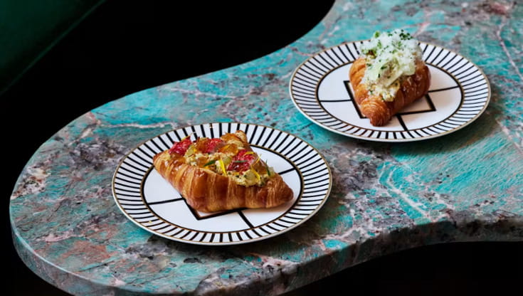 Lo chef più stellato del mondo si dedica ai croissant e li farcisce con agnello, aragosta e gelato